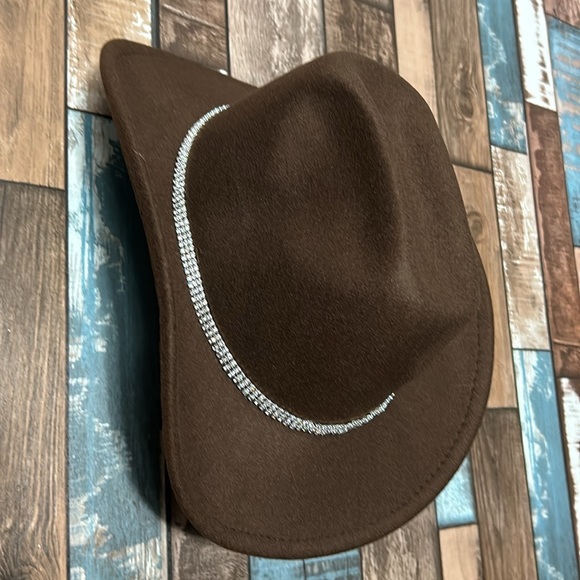 Brown western costume hat with embellishment - Picture 3 of 11